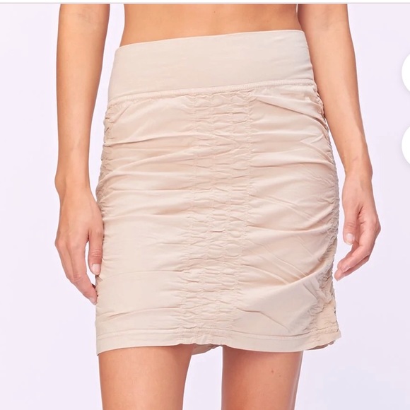XCVI Wearables Solid Trace Skirt sz. M